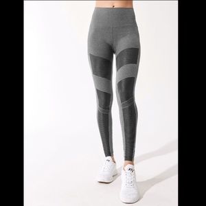 ALO Yoga Seamless Moto High Waist Legging -DEFECTS